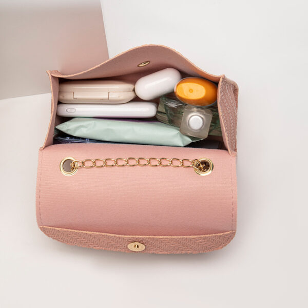 Simple Embossed Chain Simple Handbag - Image 8